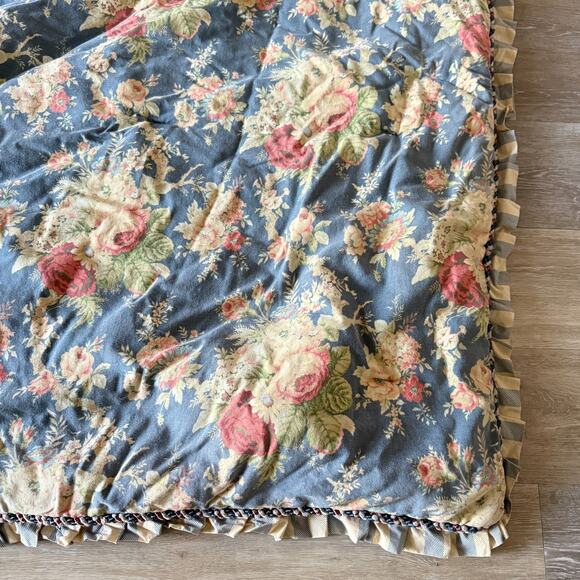 Waverly Sanctuary Rose Modern Farmhouse Floral Reversible Comforter 80"x90" - Picture 7 of 16